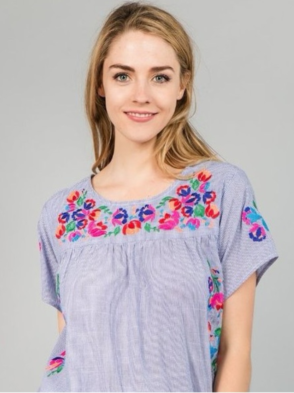 100% Cotton M Floral Embroidery Blue White Stripes Relaxed Fit Resort Vacation